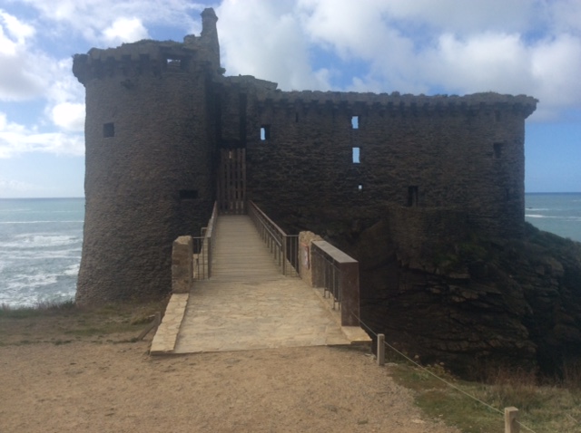 Le « Vieux Château » de l'île d'Yeu Iledyeu5