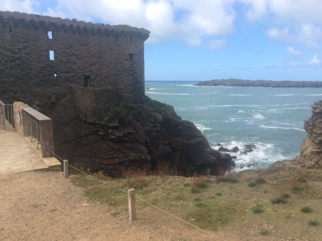 Le « Vieux Château » de l'île d'Yeu Iledyeu7